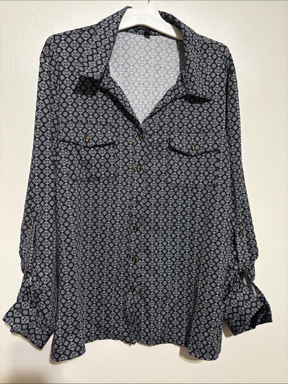 Notations Women's Large Black & White Geometric Pattern Button-Up Blouse